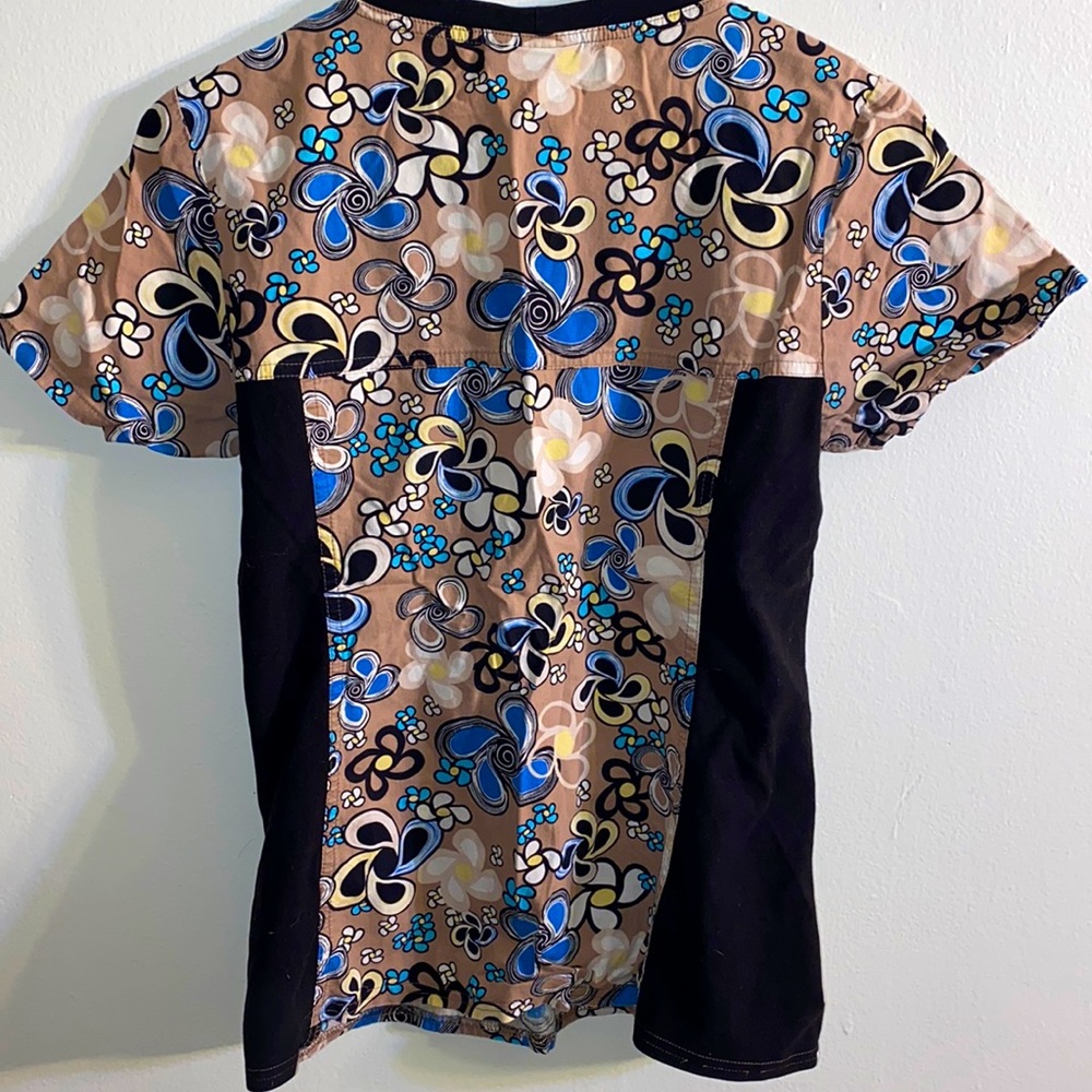 Scrub top - Picture 3 of 4